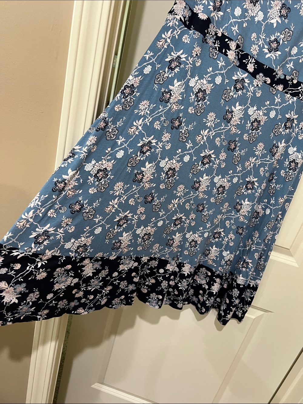 LOFT Dusty Blue Floral knee length Dress with Ruffle Sleeves c38 - Picture 4 of 7